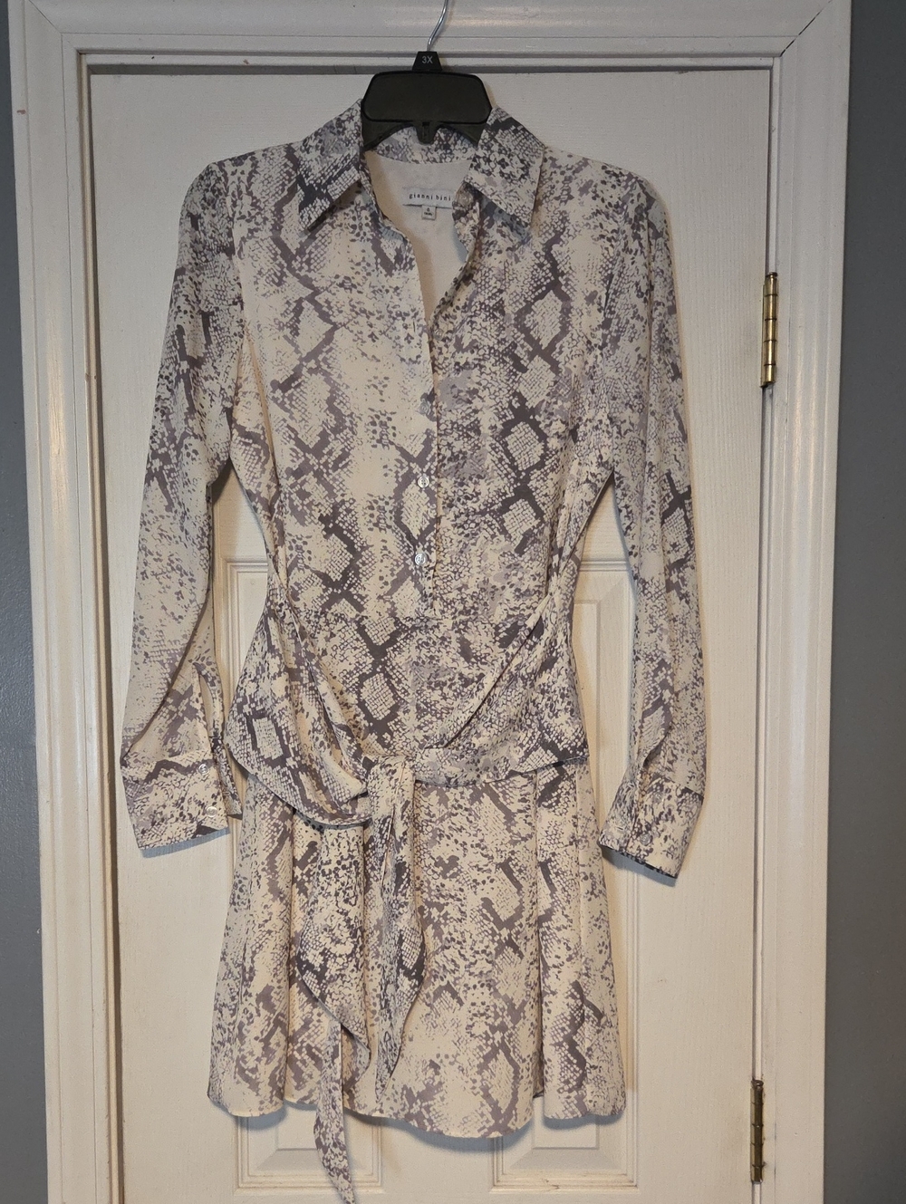 Gianni Bini Cream and Gray Snake-Print Long Sleeve Shirt Dress